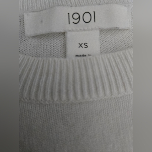 1901 White Sweater With a Nautical Navy Anchor Design. Size XS - Picture 7 of 10